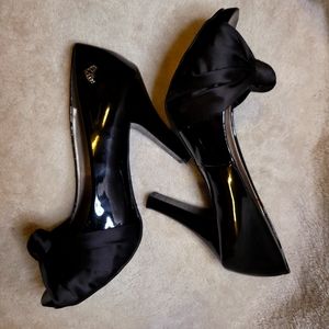 Fergalicious Womens 6.5 Black Peep toe high heels